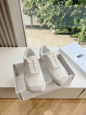出厂 顶级版本 MaisonMargiela MM6德训休闲鞋鬼才设计师品牌，一个轻奢品牌上脚很百搭哦，也很随脚舒适，这一款德国训练鞋延续了经典的T形真皮拼接设 - 点击图像关闭