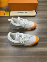 Louis Vuitton 路易威登 -高端品质 原单 -鞋面：进口品牌图腾飞织布匹、热切工艺、鞋舌;车缝品牌logo -内里：帆布内里 -大底：双色tpr 橡
