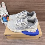 Needles X Asics Gel-Nyc 皮革 炫酷 减震防滑耐磨 低帮 生活休闲鞋 灰黄 货号: 1203A38 20 包装:全套得物配件毒盒配纯棉袜子