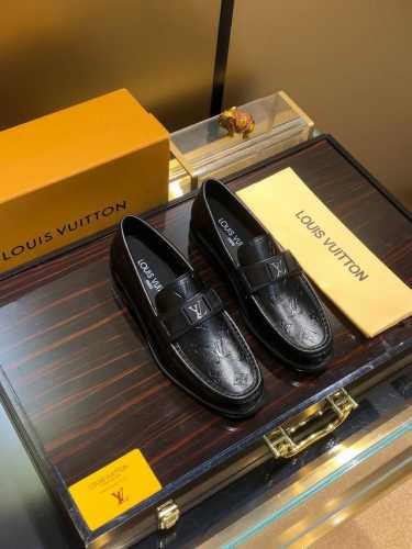 商品名称：Louis Vuitton 路易 威登 正规码数: 38-44 皮鞋 商品材料：精选 牛皮鞋面，舒适牛皮内里；原厂大底。