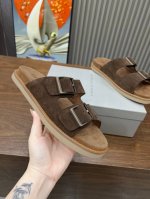 BrunelloCucinelli 。B C情侣款男女增高鞋上新款了。面料：进口牛绒。内里进口牛绒，原版扣，纯铜珠链，上脚美观大方，百分百原版开发。原版包装，男
