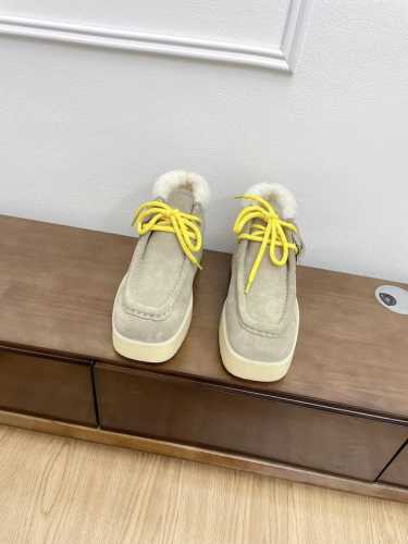 毛里10 下单默认 版本需要 老工厂下单请备注 顶级版本MiuMiu 24ss 秋冬走秀款 厚底系带方头乐福鞋 经常出现在各大时装杂志封面 各路明星、小红书博主