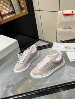 最新情侣款女码 男码 顶级版本女码 男码 麦昆经典色春季开运必备款原版1 1完美复刻配送最新专柜全套包装全系列颜色款式不断更新 面料 进口编织 定制原版小牛皮