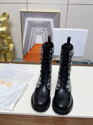 顶级版本 Dior23新品刺绣靴子真的在发光气质款 #公主的快乐公主知道 #鞋控的日常 #0otd#dior #Dior #Dior靴子 Dio 高靴新品 真的
