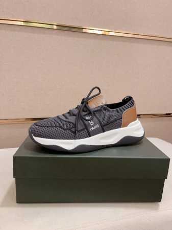工厂价: 新款 Berluti 伯尔鲁帝 潮流新款上市 官网同款 专柜品质 原版搭配 精选头层小牛皮飞织面料。舒适透气真皮垫脚 做工精细 用料上层 100%纯牛 - 点击图像关闭