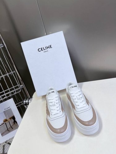 Celine思琳秋冬厚底小白鞋轻奢风格的小白鞋 超多明星网红种草 简单舒服，干净利落，增高显腿细，无论是单穿还是搭配阔腿裤，高街又复古一起来做Celine女孩鞋