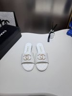 橙子出厂价p chanel 香奈儿春夏新款 双C扣菱格平底拖鞋 休闲凉拖 穿不腻的百搭凉拖 超经典的一款 休闲中带着精致 气质拿捏稳妥 今年春夏绝美加分宝藏 码