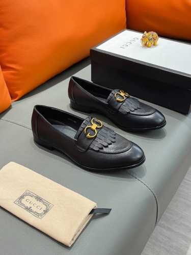 商品名称：Gucci 古驰 正规码数: 38-44 西装鞋 商品材料：精选 进口牛皮鞋面，柔软羊皮内里；原厂大底。