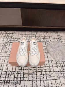 代购级 Miumiu 25Ss 春夏新款 厚底 帆布 半拖 单鞋小白鞋 简约造型，超轻原版开模鞋底，脚感妥妥满分 好穿好搭，增高6Cm Size: #35-40