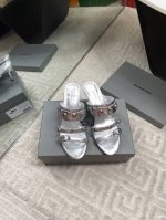 出厂 Balenciaga 巴黎世家 25 bs2025春夏新品 经典小猫跟金属鉚钉拖鞋 bs超火爆 众明星网红潮人大秀款 松驰感满满 秀气高级又可爱 小牛皮配