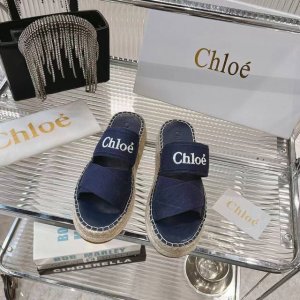 蔻依Chloe专柜同步上市新款手工缝线凉拖鞋：春夏款广升 风靡整个时尚圈以来，多色多款，这款面料使用专柜高密度织带，质地清爽透气不焖脚 时尚简约范儿 上脚秒变大