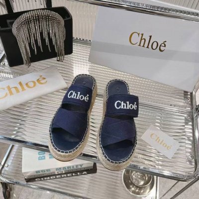 蔻依Chloe专柜同步上市新款手工缝线凉拖鞋：春夏款广升 风靡整个时尚圈以来，多色多款，这款面料使用专柜高密度织带，质地清爽透气不焖脚 时尚简约范儿 上脚秒变大