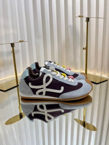 无扣 Loewe 罗意威情侣款 运动鞋 德训鞋 阿甘鞋 2025专柜走秀同步新配色德训鞋复古潮流 4色小扣饰点缀 休闲小白鞋 原版开发 做货 罗意威最新款 运动