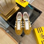 顶级版本升级版 adidas x Gucci联名款运动鞋 春夏新品 专柜新款拼色联名款运动鞋情侣款休闲板鞋系列～ 这一季的新配色绝了爆款 融汇两个品牌丰富且历史