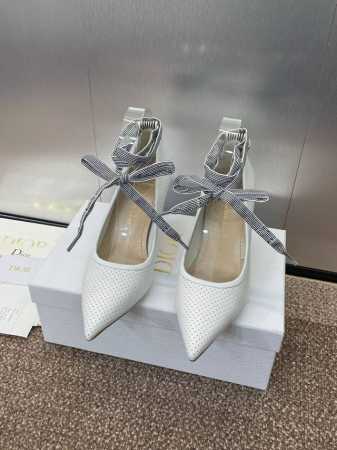 工厂p价p j Adior织带女鞋 迪奥 Dior 2025 春夏新款Toujours 冲孔刺绣字母Logo中跟蝴蝶结拼色单鞋 市场顶级高端版本 材质 鞋面进口 - 点击图像关闭