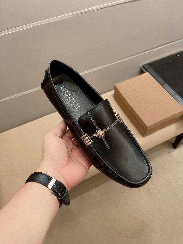 古驰 Gucci 1921年创立于佛罗伦萨 是全球奢侈品品牌之一 其独特的创意和革新风靡全球 古驰 永恒而经典 一直以来深受明星们的青睐 并成为世界上流社会人的