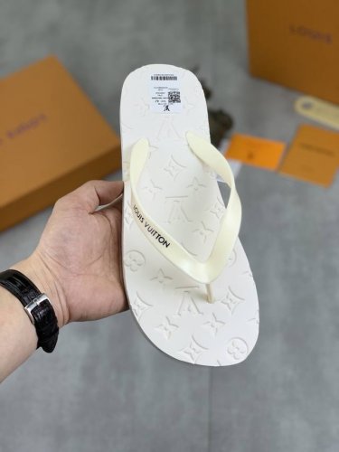 工厂p价p 实价 Lv 路易威登 专柜新款男士休闲拖鞋系列！1:1复核全球限量款鞋面采用进口原单面料原板大底男鞋码数：38-46；3色可选