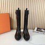 市面对版版本 HERMES爱马仕秋冬走秀款高筒靴骑士靴 这一季秋冬主打系列 自然有独特的工艺和品质且这款靴子的皮料全部为进口定制，内里材质也是进口定制牛皮，，好