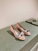 四季百搭系列！你的鞋柜缺一双吧？代购级别！ VALENTINO 整个系列台资工厂出品！进出专柜无压力！ROCKSTUD 华伦天奴铆钉漆皮芭蕾舞平底鞋 ONE S