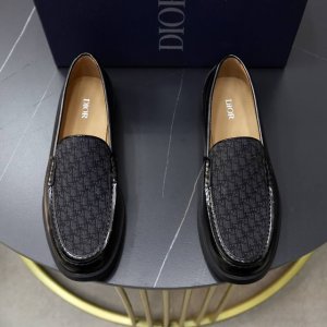出厂价： 品牌：迪奥DIOR标准码：男码38 44 45可以定做 等级：官网同款 材料：原版牛皮拼接 牛皮内里 原版TPU耐磨柔软大底款式类别：休闲运动版 套脚