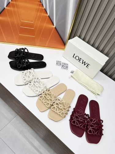 上新啦，Loewe｜罗意威5 春夏新品 本季单品超级有意思全网都火爆了，上脚超Nice今年时髦必备单品 Go 材质：全部采用头层牛皮 码数：35-41 出厂