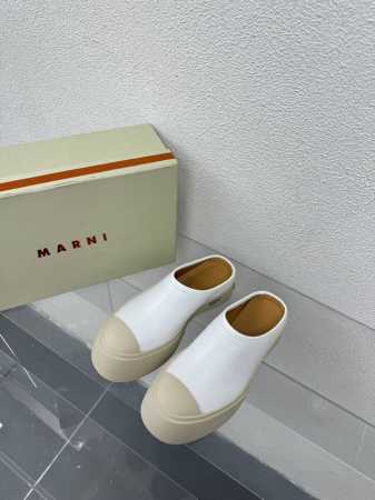 拖鞋 厚底舒适 玛尼 Marni 拖鞋 系列厚底 玛尼 家族元素设计 烫印 Logo凉鞋 白色 小牛皮 烫金 工艺 钢印压模而成立体感十足 对标对版 内里舒适小 - 点击图像关闭