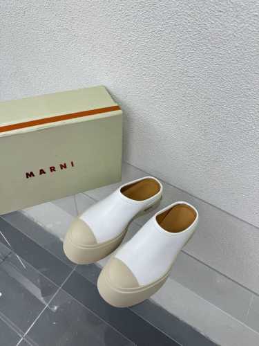 拖鞋 厚底舒适 玛尼 Marni 拖鞋 系列厚底 玛尼 家族元素设计 烫印 Logo凉鞋 白色 小牛皮 烫金 工艺 钢印压模而成立体感十足 对标对版 内里舒适小