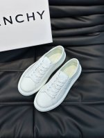 Givench* 男士厚底休闲鞋，采用进口牛仔帆布拼接小牛皮革等材质，鞋身饰有真皮品牌标装饰，鞋舌真皮logo装饰，立体复合式拼接缝合！内里小羊皮舒适度高！ 3