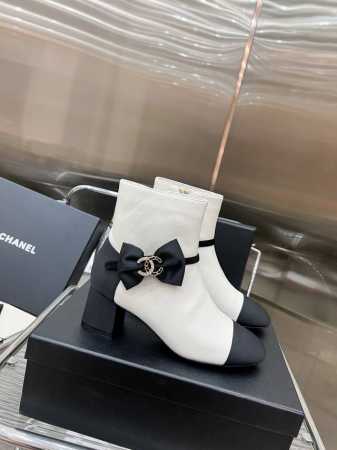 出厂价 市场高版本 高端香奈儿Chanel 经典早秋 高级手工坊系列！呛口小辣椒同款短靴 这季最紧俏太火爆了，蝴蝶结设计美的绝伦，真的太美了，俏皮又高级，全网专 - 点击图像关闭
