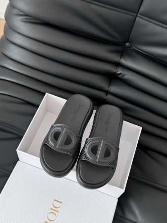 跑量价 Dior新款 Dioract沙滩鞋！ 原版开模高品质！ 环保开模Pvc，原版大底！ Size:35-40 - 点击图像关闭