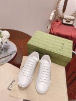 女款 男款 . Ucc*I 经典运动系带小白鞋 _______________________________ Ucc*I 经典运动系带小白鞋钻柜最新防伪线升级