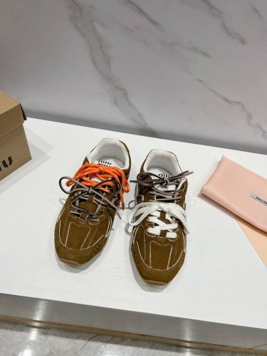 女码 男码 。Miumiu x New Balance 联名款NB运动鞋 Miu Miu 缪缪大秀上爆出的这双与New Balance 新百伦联名款运动 球鞋