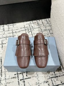 顶级版本Prada普拉达 25 走秀款复古流苏 半拖 单鞋走秀款 复古感时髦满满 随意百搭 时尚休闲 独到味人人都爱也轻松驾驭 每年都会爆.足以征服你，穿上它，