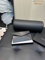 配礼盒 鱼子酱 圣罗兰Ysl最新手拿包真的超级好搭啊手拿包是高级品味的象征～精致设计展现着无与伦比的奢华感，黑金色调犹如一幅时髦的画作，尽显随性飒爽 必包身以充
