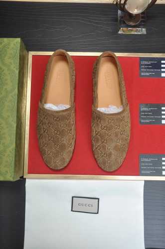 出厂价 古奇 Gucci 高端牛里 新款gucci* 顶级版本 古奇经典休闲皮鞋！选用进口原版牛皮面，内里头层舒适牛皮内里！原版耐磨橡胶大底！高品质精品！码数3