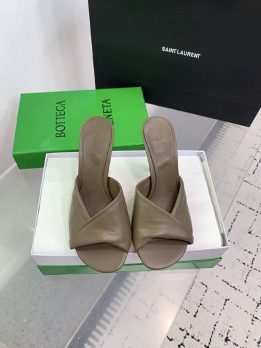 Bottega Venetabv Blink系列高跟凉拖鞋 Ins 小红书巨多网红明星上身 真的太美了高级穿着又仙女 简约时髦又有设计感而且非常非常好穿 特别是