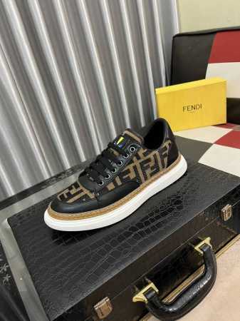 出厂价 Fendi 芬迪男士休闲鞋最新元素潮爆全球，官网火爆热卖，2024最新休闲鞋，原版版本，面料采用原版透气进口小牛皮进口羊皮内里原版大底，舒适以质量说话。 - 点击图像关闭