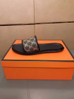 出厂价p 超夏季拖鞋时尚范新款 Gucci 古奇 奢华品质，设计师在每一期都专业打造，奢华时尚的高端产品完美的楦型加上顶级的手工制作，超舒适橡胶大底。码数38～