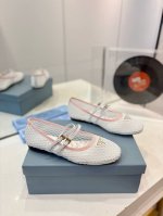 工厂价 Prada 玛丽珍单鞋 芭蕾舞鞋三角标触感凹凸感和原版一致 各大网红明星乔欣，程潇，同款圆头三角扣玛丽珍单鞋 ！ 时髦百搭Nice单品，各路美女站稳了，