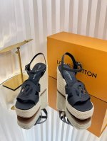 lv 路易威登 25春夏新款 顶级版本原版一致 专柜主打最新款 Lv X Tm村上隆联名款麻绳坡跟凉鞋 硬货上新 代购级别！高级感十足！国内外博主刷爆的一款，复