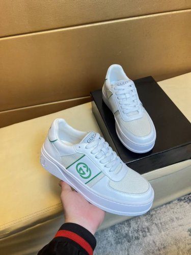 古奇 原单品质.～ 独特现代风运动鞋。休闲鞋潮男必备款 意大利进口原版品牌，进口原版皮，羊里 拒绝脱色磨脚 鞋底：原厂特供原版底，法国懒人风格设计 贴脚 在贴原