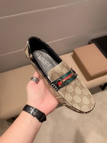 品牌Gucci 古奇官方旗舰店豆豆鞋 四季潮鞋 专柜品质 古奇1:1优质做工 鞋面:进口牛皮 全真透气羊里 时尚懒人商务风设计 休闲乐福款 跑步鞋青年人最适合不