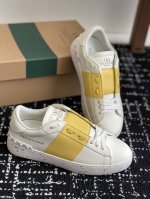 代购级 Valentino 经典升级 低帮绑带运动鞋、休闲鞋 男士女士真皮板鞋华伦天奴运动板鞋简直太棒了 时尚潮流炫酷+经典复古，情侣款最新时尚运动鞋系列都有货