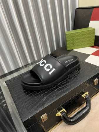 出厂价 Gucci 古奇新款休闲拖鞋，原版官网1:1、完美做工 透射出一种尊贵奢华，于古奇高端超凡工艺中升华其奢侈定义。原版古奇双g组合大底，码数：38-445 - 点击图像关闭