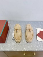 现货 Loro piana 25Ss春夏新款 英伦 穆勒 半拖 原来这就是传说走两万步都不会累脚的夹脚凉鞋把颜值和脚感都拿捏住了 上脚一走就会被彻底沦陷 极简的