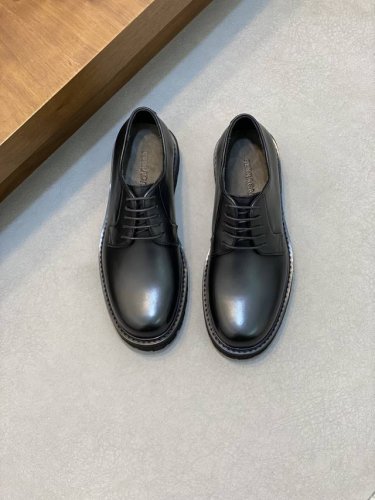 Ferragamo 男士皮鞋，高品质，顶级狠货，鞋面进口牛皮，内里垫脚均用进口牛皮，配原版轻质大底，配码38-45， 38,45订做不退换