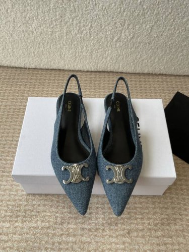 celine 思琳 2025Ss新款凯旋门尖头平底 细跟凉鞋 性感气质尖头 凉鞋干净利落 超显腿细，无论是单穿还是搭配阔腿裤，高街又复古 一起来做Celine女