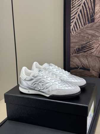 p直销 Chanel 24B 帮球鞋 新品 24秋冬帮球鞋，帮球鞋第三代 小羊皮材质，经典菱格元素，好穿到爆，时髦度满分高货 Size 35-41 - 点击图像关闭