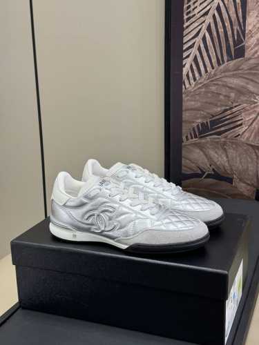 p直销 Chanel 24B 帮球鞋 新品 24秋冬帮球鞋，帮球鞋第三代 小羊皮材质，经典菱格元素，好穿到爆，时髦度满分高货 Size 35-41