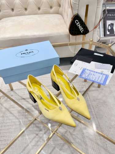 PRADR 普拉达 上新出厂价 进口真皮底 仿真皮底 Prad* Raf simons x 2024 aw 早春最新T台走秀粗跟系列款 鞋面：进口真丝面 内里：